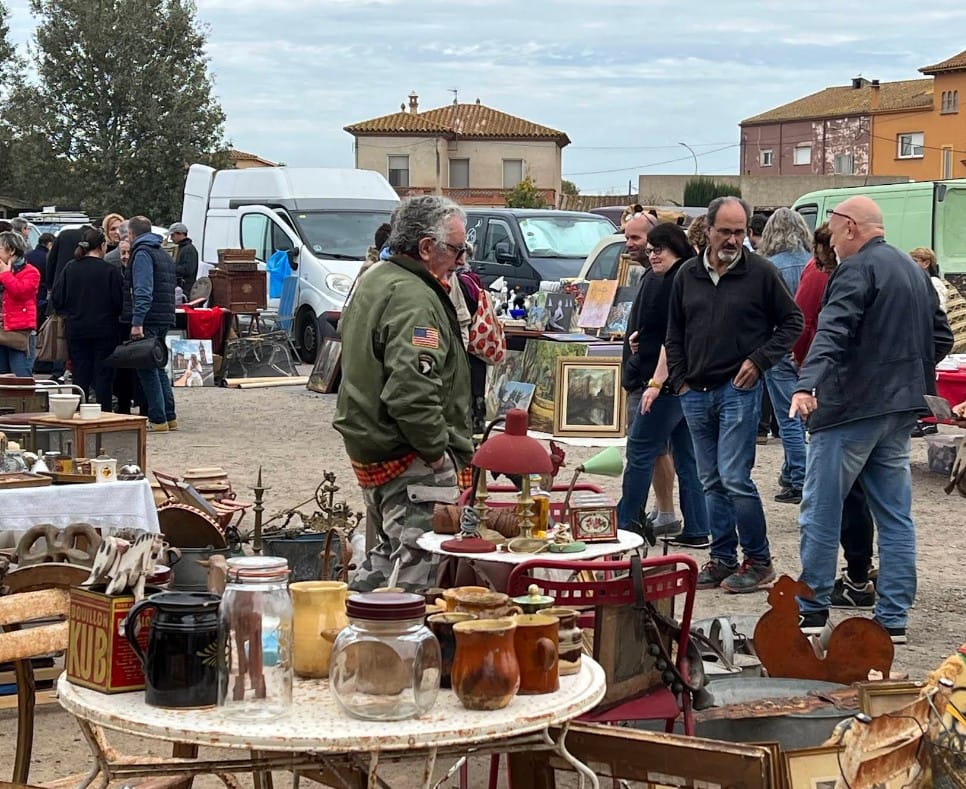 Antigüedades en el mercadillo de Verges