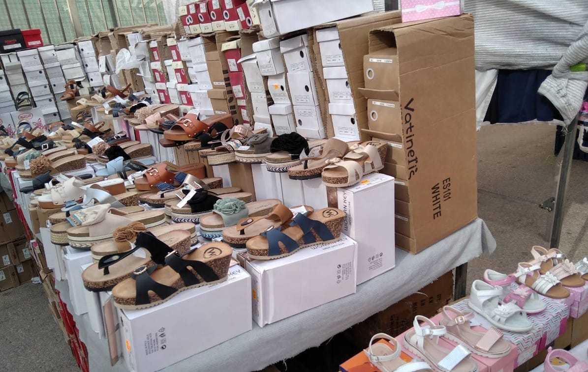 Calzado en el mercadillo de Los Alcázares