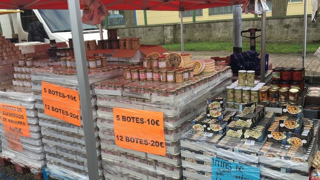 Conservas en el mercadillo de Santoña