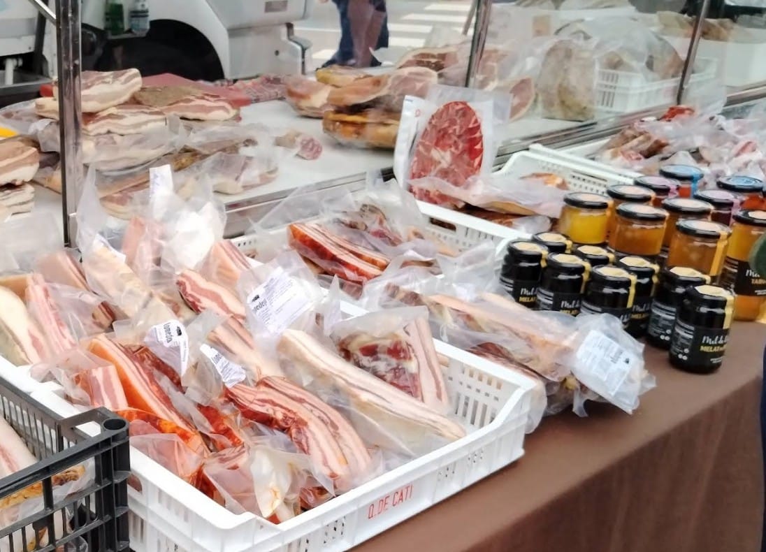 Embutidos en el mercadillo de Oropesa del Mar