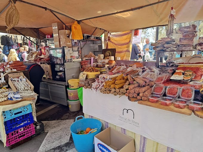 Embutidos en el mercadillo de Sineu