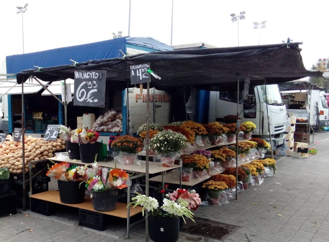 Flores en el mercadillo de Móstoles