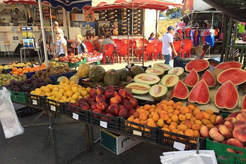 Frutas en el mercadillo de Platja d'Aro