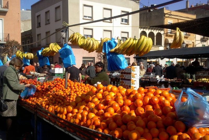 Frutas en el mercadillo de Roses