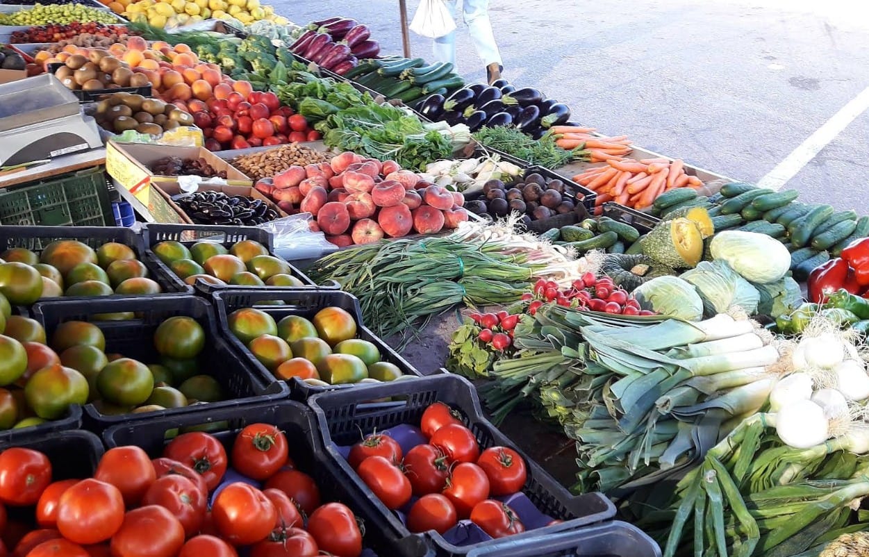 Frutas y verduras en el mercadillo de Águilas