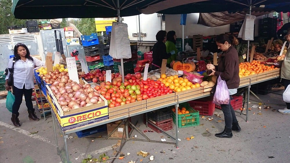 Frutas y verduras en el mercadillo de Tordera