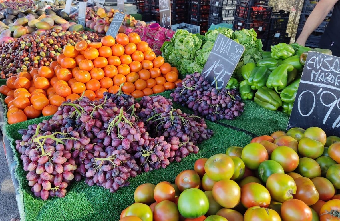 Frutas y verduras en mercadillo de Cabo de Palos