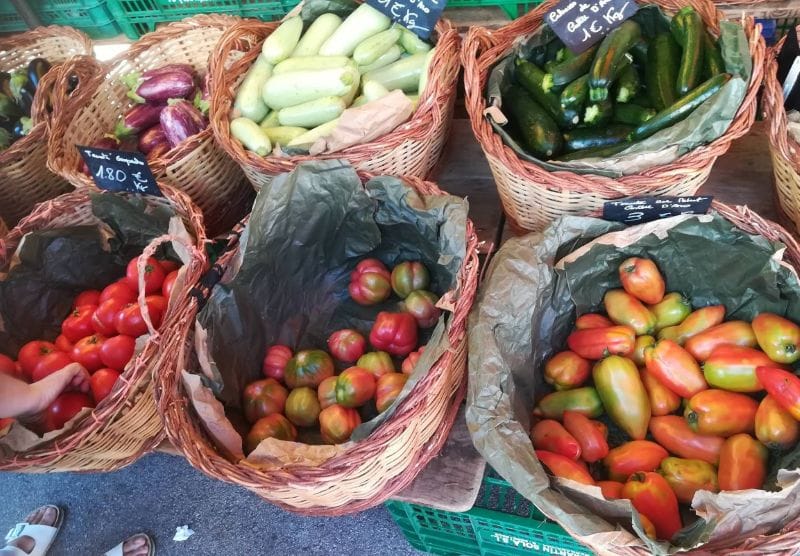 Productos locales en el mercadillo