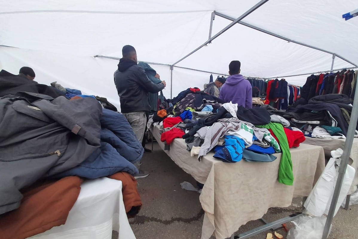 Ropa a 1 euro en el mercadillo de San Javier