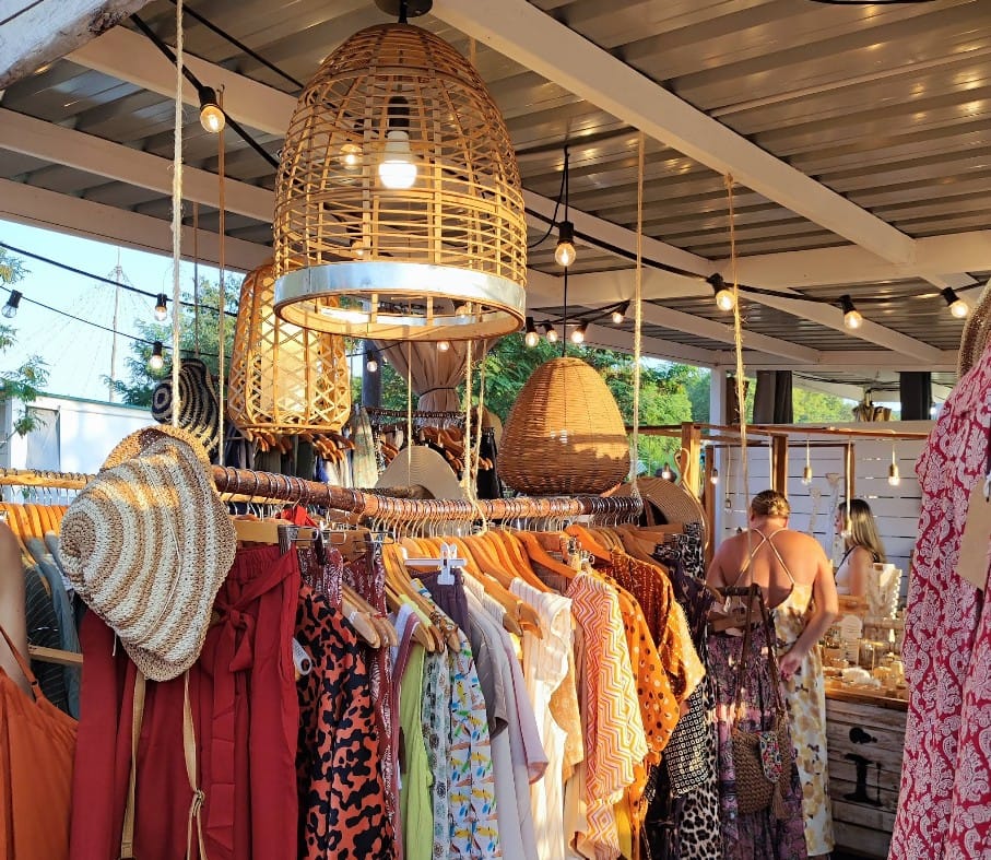 Ropa en La Santa Market