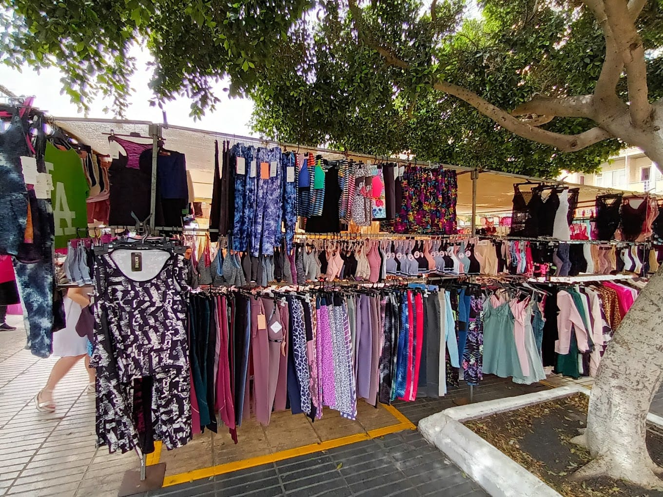 Ropa en el Rastro de Las Palmas