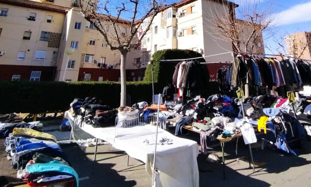 Ropa vintage en el mercadillo de Cartagena