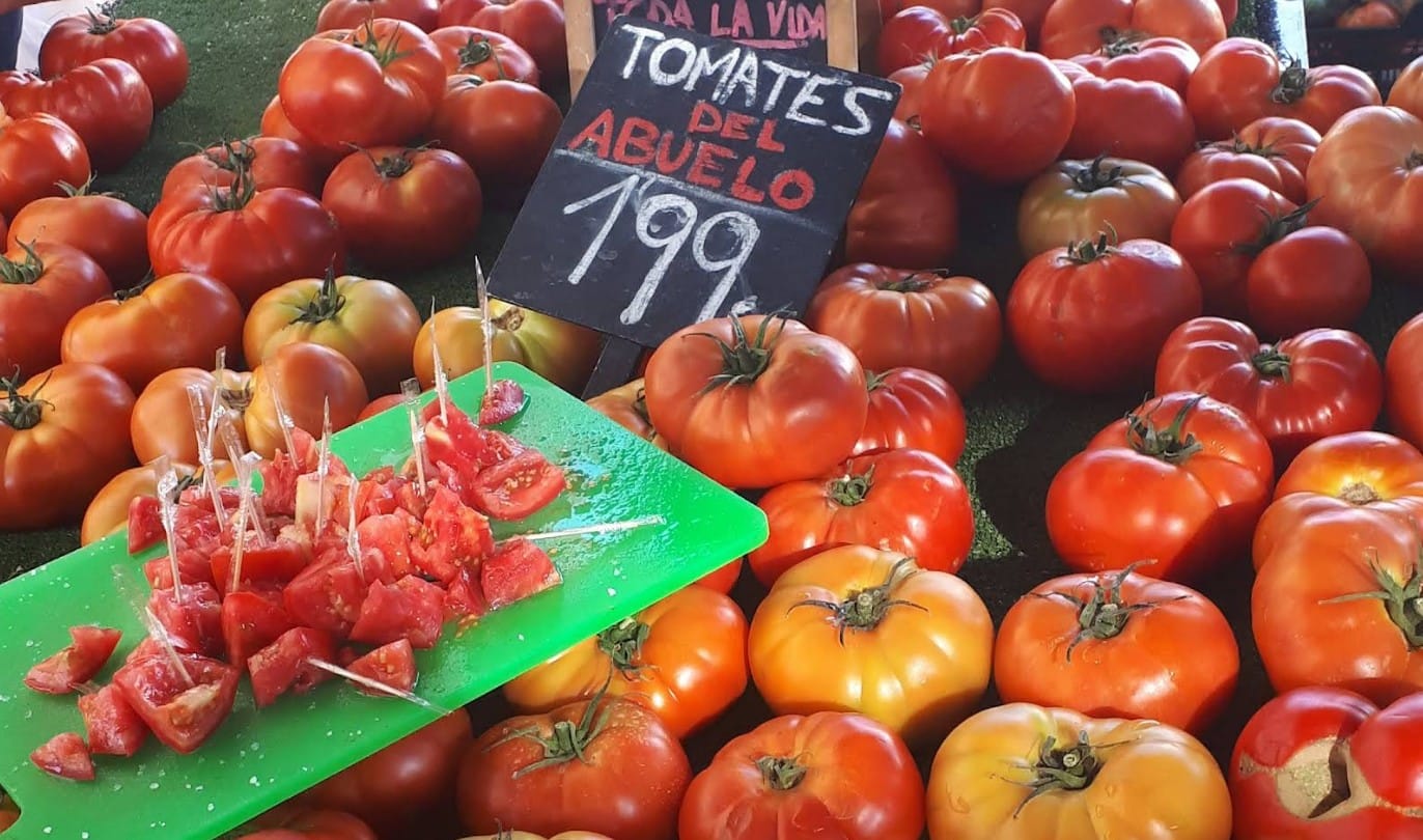 Tomates en el mercadillo de Los Narejos
