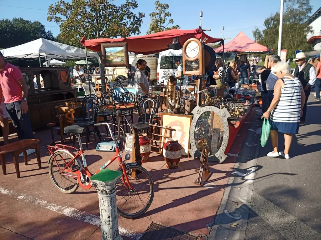 Antigüedades en el Rastro de Gijón