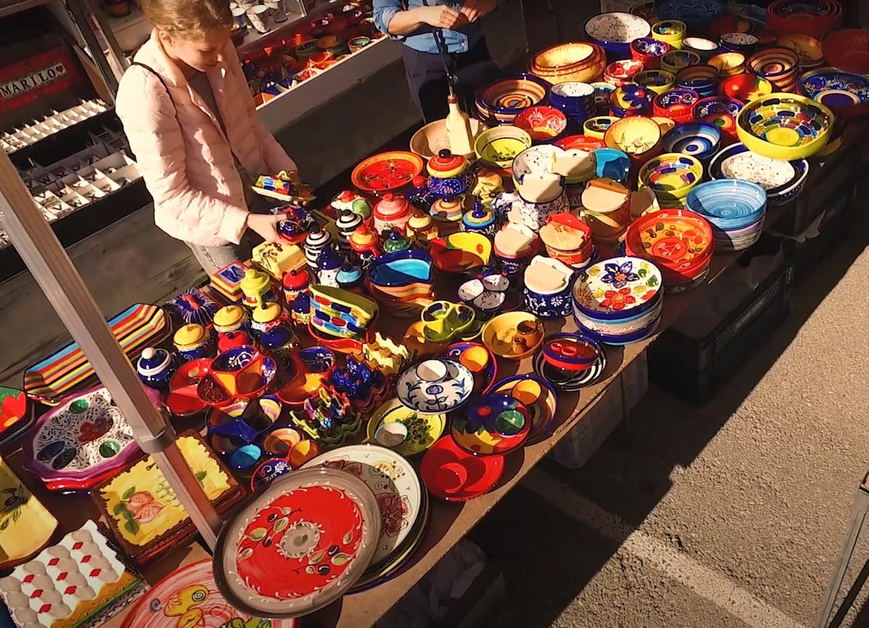 Artesanía en el Mercadillo de Nerja