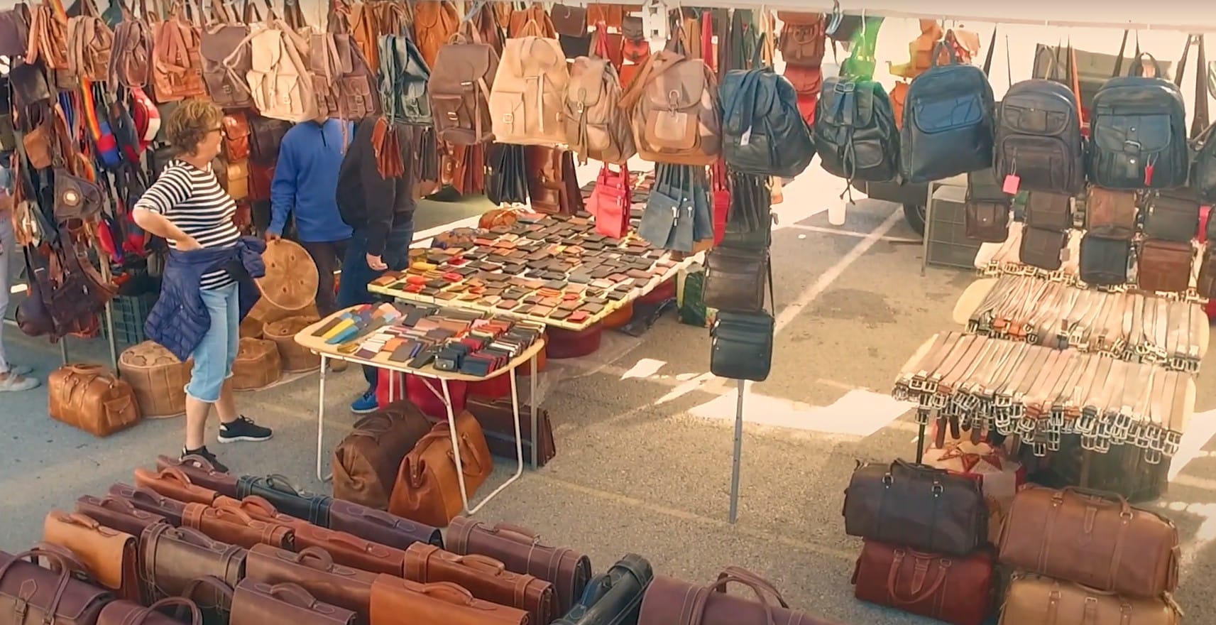 Bolsos en el Mercadillo de Nerja