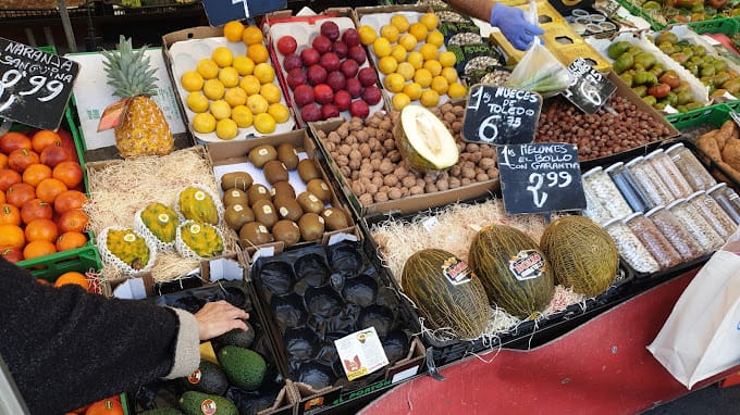 Fruta en el mercadillo de Canillas