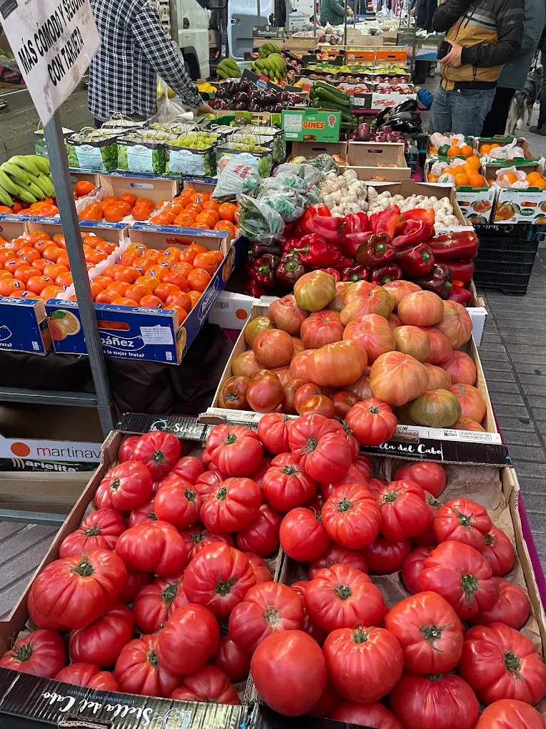 Frutas y verduras en el mercadillo de Sada