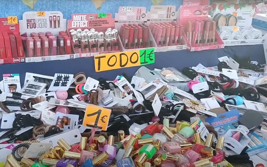 Maquillaje en el mercadillo de Málaga