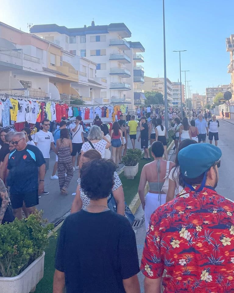 Mercadillo de verano de Playa de Piles